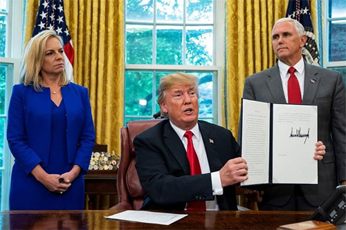 Donald Trump Termina la política de separación de familias y se mantiene la de tolerancia cero